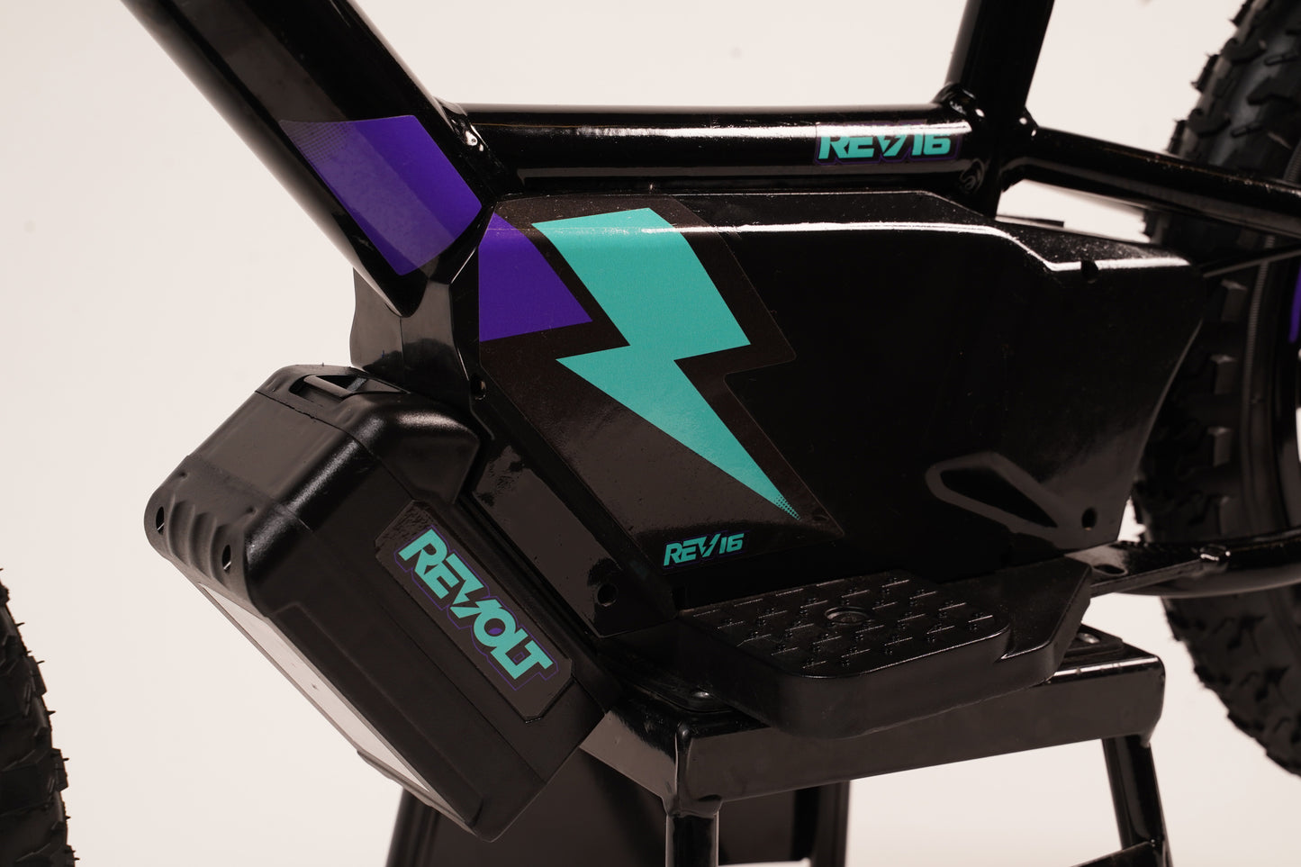 Revolt 16 EDRIVE Brushless Black and Teal
